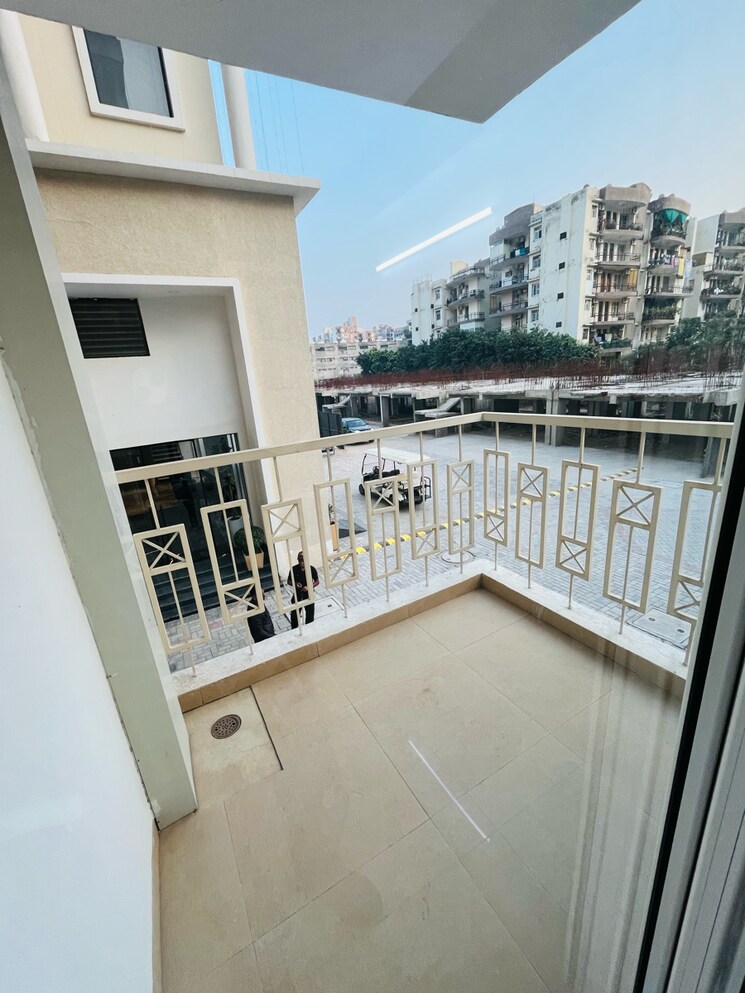 Balcony, hermitage-centralis 3.5 Bedroom 2025 Sq.Ft. Apartment In Vip Road Zirakpur 7833888