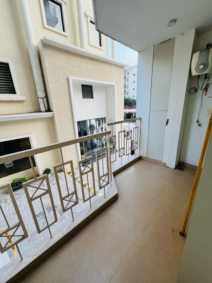 Balcony, hermitage-centralis 3.5 Bedroom 2025 Sq.Ft. Apartment In Vip Road Zirakpur 7833888