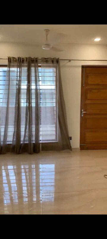 Room in 4 BHK Builder Floor at BPTP Park Central, Sector 85 – for Sale