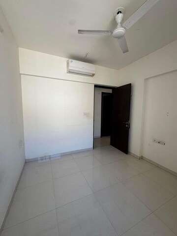 2 BHK Apartment For Rent in Lodha Splendora, Ghodbunder Road