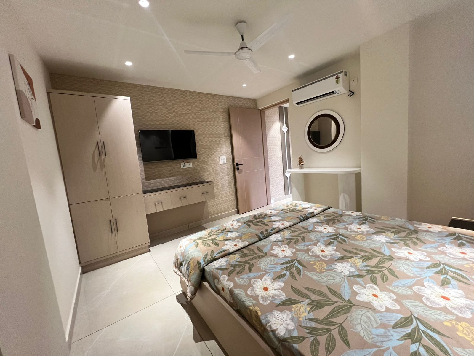 1 BHK 1200 Sq.Ft. Builder Floor in Aman Luxury Apartments