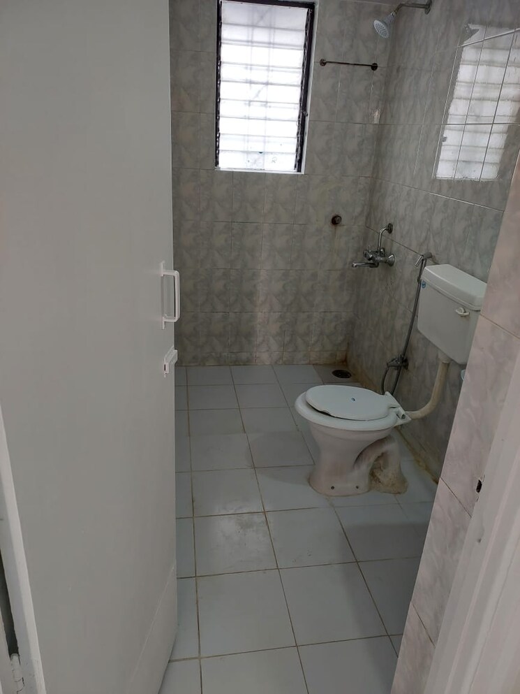 Bathroom, paya-chs-aundh 2 Bedroom 850 Sq.Ft. Apartment In Aundh Pune 7834435