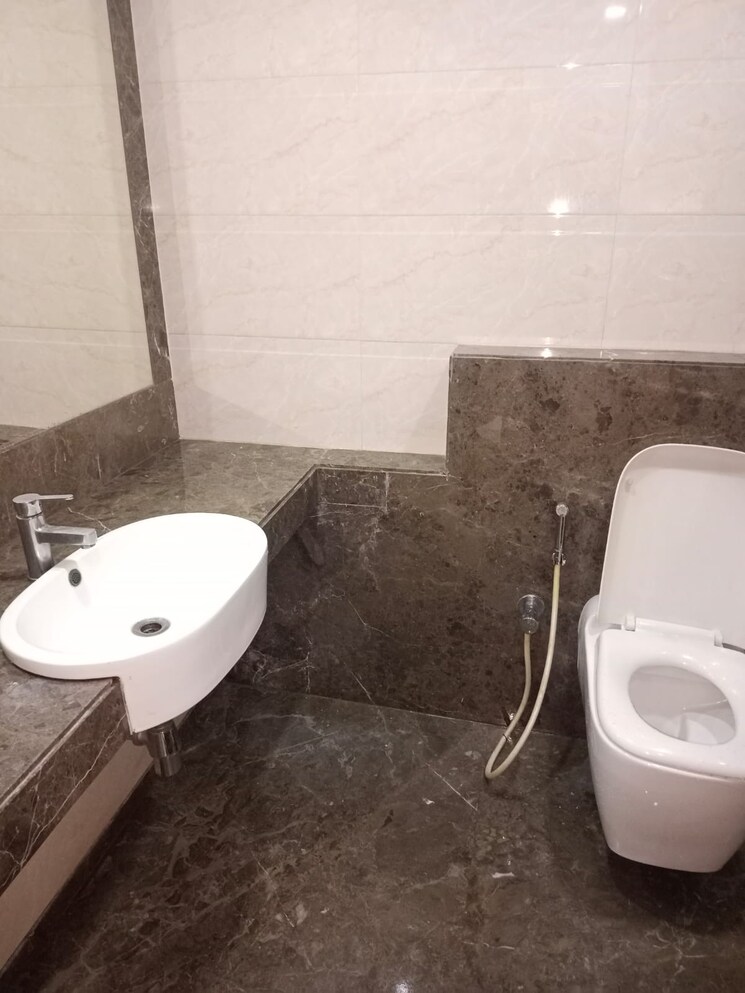 Bathroom, k-raheja-vistas 3 Bedroom 1139 Sq.Ft. Apartment In Andheri East Mumbai 7834530