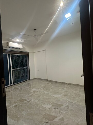 Room in 3.5 BHK Apartment at Runwal Elegante, Andheri West – for Sale