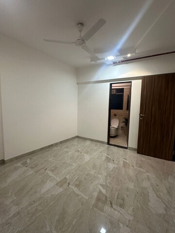 Room in 3.5 BHK Apartment at Runwal Elegante, Andheri West – for Sale