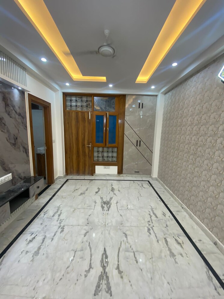 Balcony, sector 73 2 Bedroom 1150 Sq.Ft. Builder Floor In Sector 73 Noida 7834934