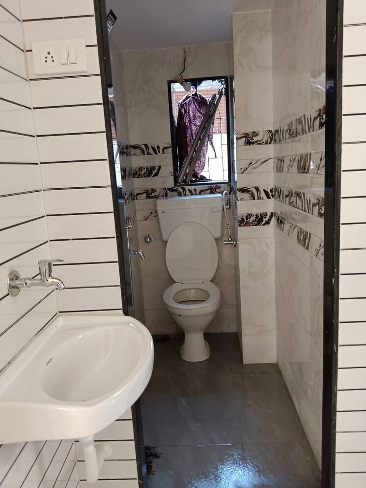 Bathroom, domnic-holm-apartment 1 Bedroom 450 Sq.Ft. Apartment In Bandra West Mumbai 7834933