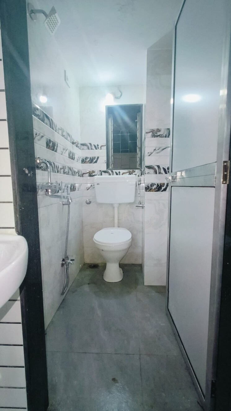 Bathroom, domnic-holm-apartment 1 Bedroom 450 Sq.Ft. Apartment In Bandra West Mumbai 7834933