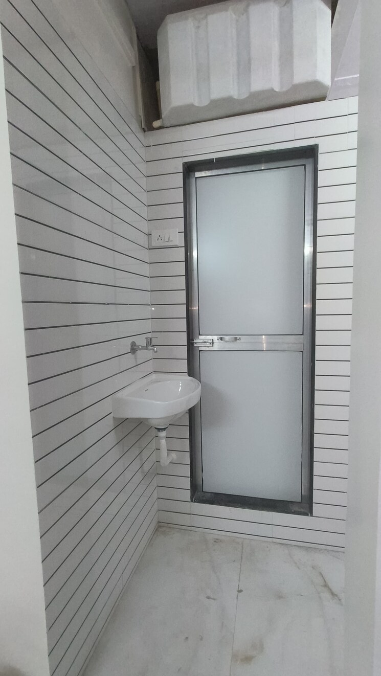 Bathroom, domnic-holm-apartment 1 Bedroom 450 Sq.Ft. Apartment In Bandra West Mumbai 7834933
