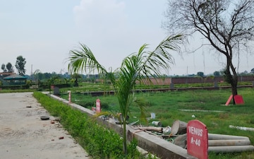 Plot For Sale in Siyana Road