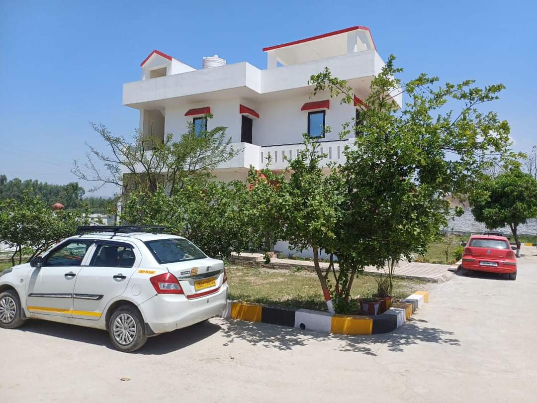 Plot For Sale in Vasant Enclave