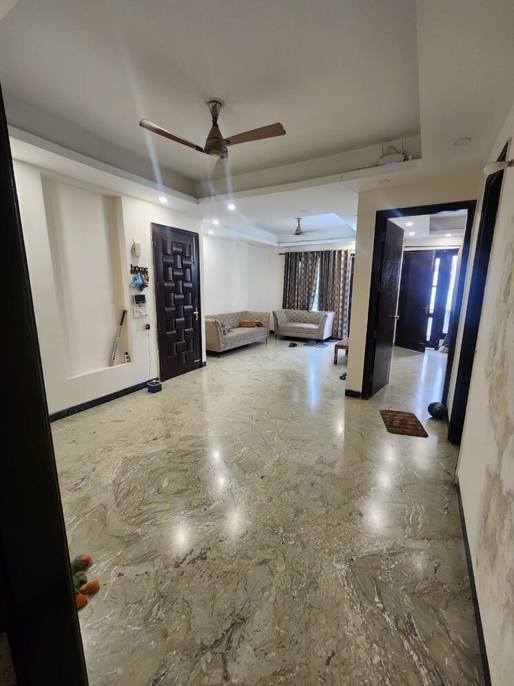 Living Room, unitech-uniworld-city 3 Bedroom 2700 Sq.Ft. Apartment In Sector 30 Gurgaon 7835397