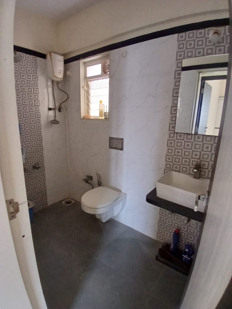 Bathroom, rosa-oasis 2 Bedroom 1015 Sq.Ft. Apartment In Ghodbunder Road Thane 7835584