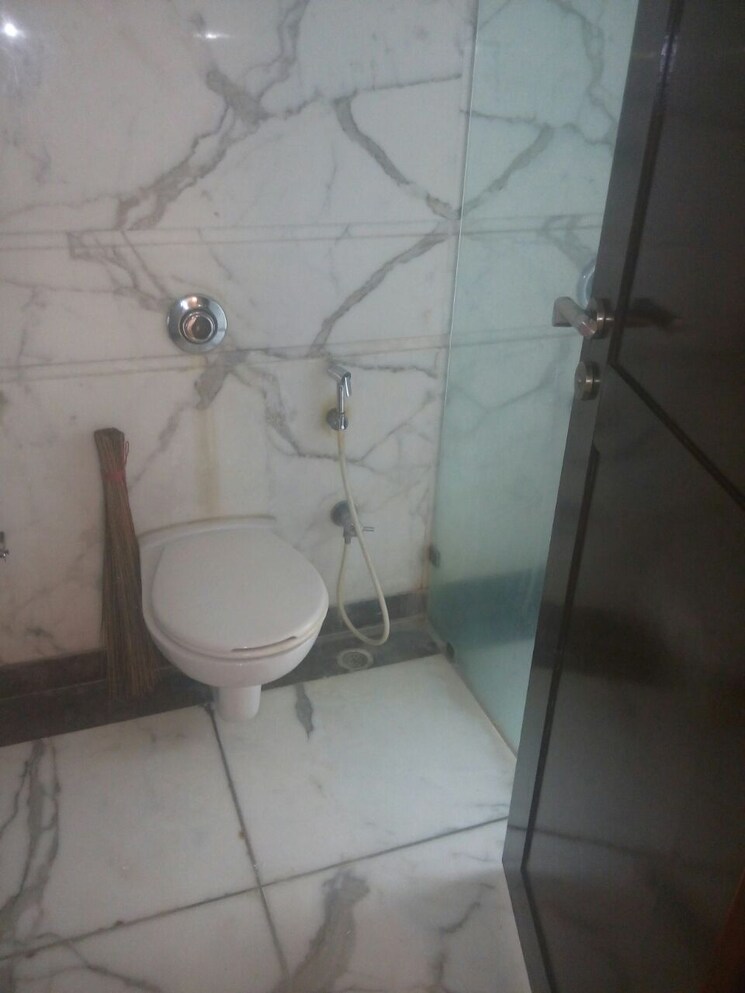 Bathroom, sunil-meera-baug 3 Bedroom 1650 Sq.Ft. Apartment In Santacruz West Mumbai 7835544