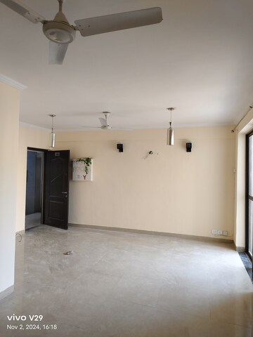 Room in 3 BHK Apartment at Vipul Greens, Sector 48 – for Sale