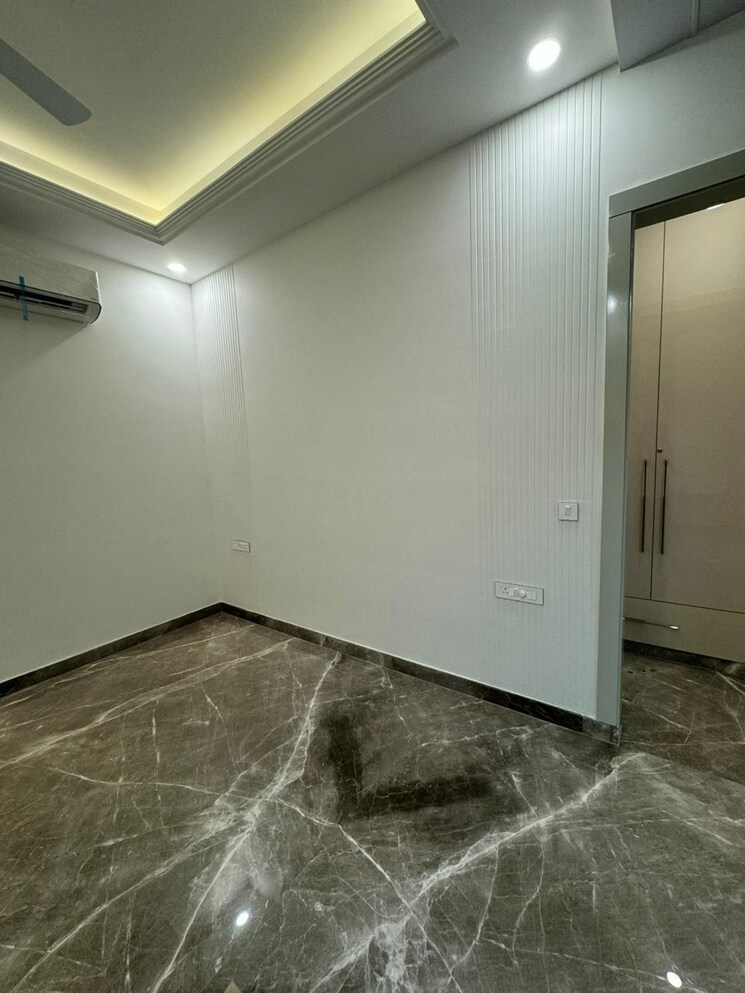 Room, new rajinder nagar 3 Bedroom 200 Sq.Yd. Builder Floor In New Rajinder Nagar Delhi 7836158