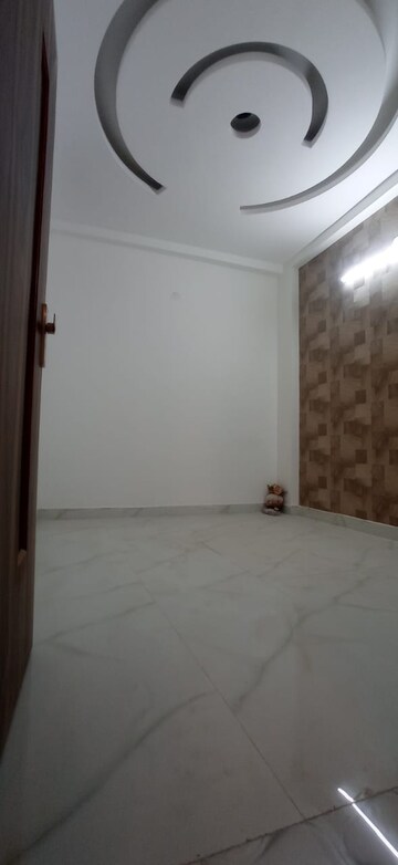 Room in 1 BHK Builder Floor at Dlf Ankur Vihar – for Sale