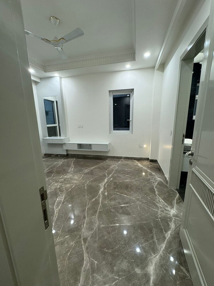 Room, new rajinder nagar 3 Bedroom 200 Sq.Yd. Builder Floor In New Rajinder Nagar Delhi 7836265