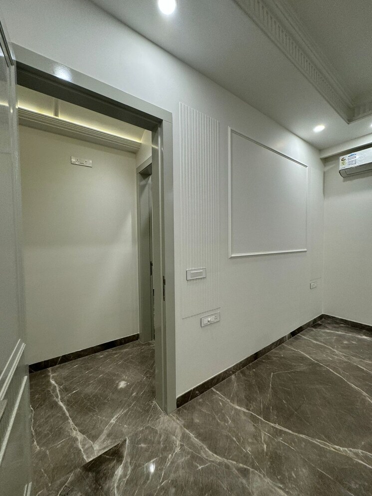 Room, new rajinder nagar 3 Bedroom 200 Sq.Yd. Builder Floor In New Rajinder Nagar Delhi 7836310