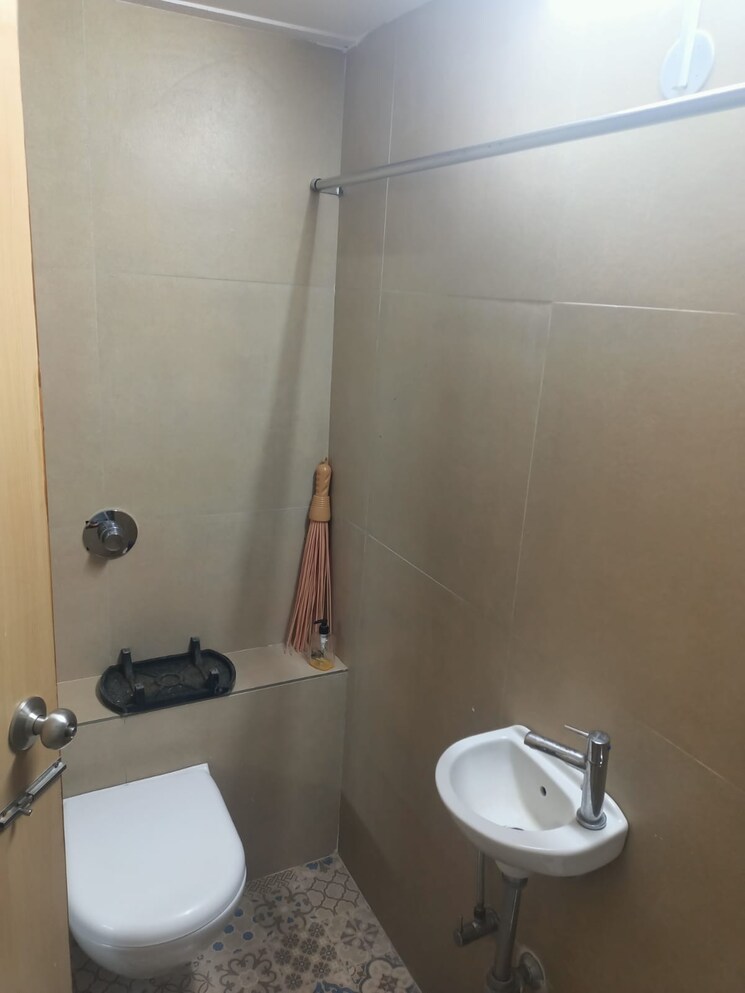 Bathroom, nakul-raj 1 Bedroom 411 Sq.Ft. Apartment In Malad West Mumbai 7836317