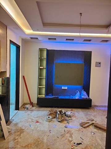 Living Room in 2.5 BHK Builder Floor at Rohini Sector 7 – for Sale