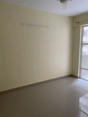 Room in 2 BHK Apartment at Pyramid Elite, Sector 86 – for Rent
