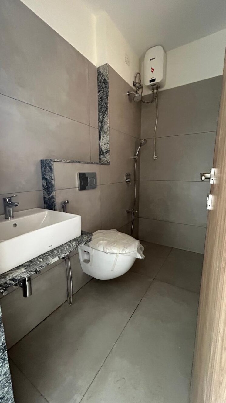 Bathroom, bharat-arize 2.5 Bedroom 1080 Sq.Ft. Apartment In Goregaon West Mumbai 7837376