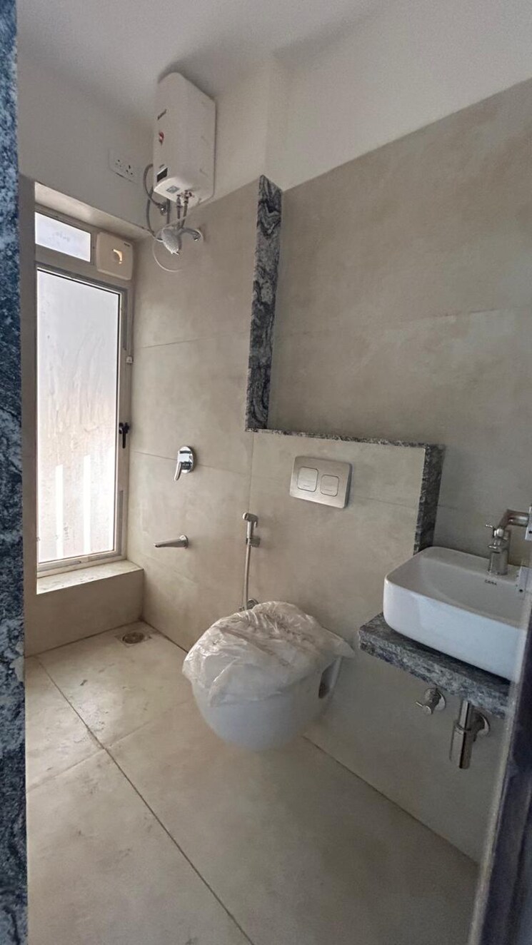 Bathroom, bharat-arize 2.5 Bedroom 1080 Sq.Ft. Apartment In Goregaon West Mumbai 7837376