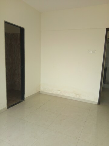 Room in 1 BHK Apartment at Lotus Lotus Link Square, Malad West – for Sale