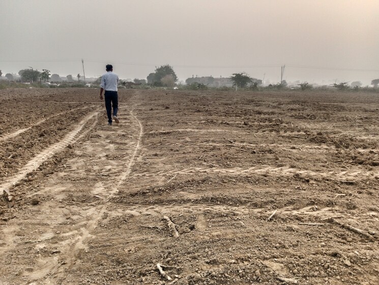 undefined, laramda  100 Sq.Yd. Plot In Laramda Agra 7838108