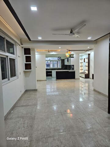 Parking in 6 BHK Independent House at Noida Central – for Sale