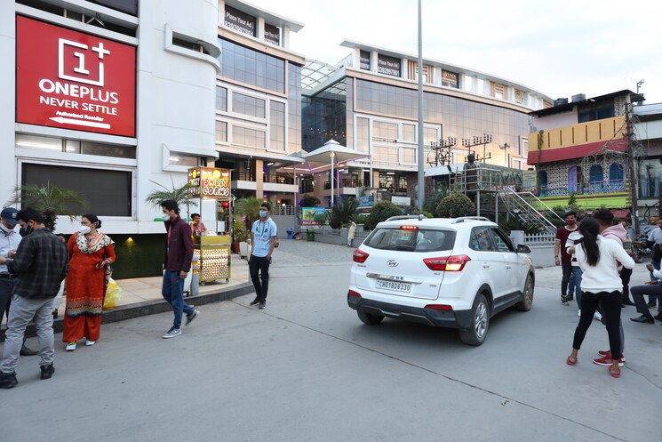  Parking, rajpur road Commercial Office Space 720 Sq.Ft. In Rajpur Road Dehradun 7838335