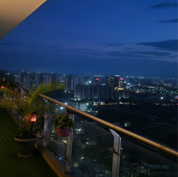 Swimming Pool in 4 BHK Apartment at Mahindra Luminare, Sector 59 – for Sale