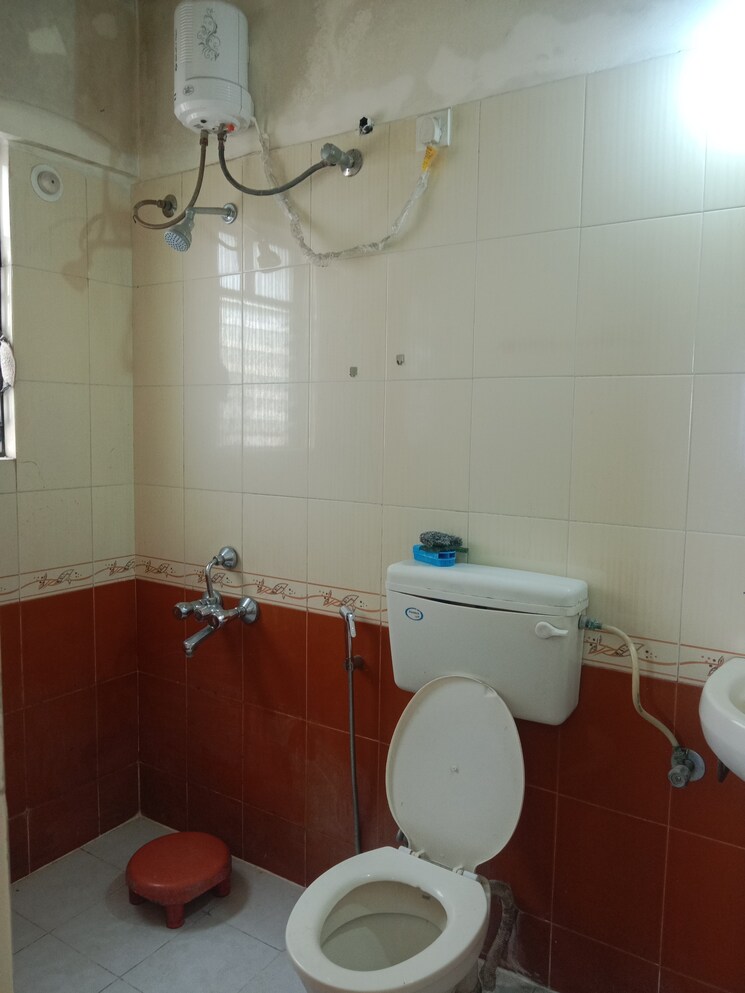 Bathroom, a-v-bhat-oakwoods-apartment Studio 250 Sq.Ft. Apartment In Viman Nagar Pune 7838794
