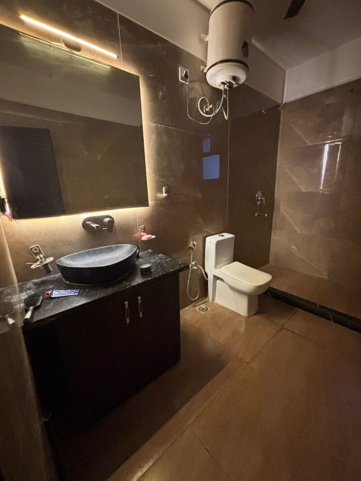 Master Bedroom, ansal-sushant-residency 4 Bedroom 500 Sq.Yd. Builder Floor In Sushant Lok Iii Gurgaon 7838894