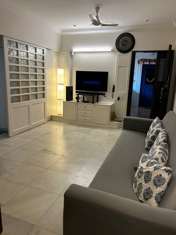 Parking in 3 BHK Apartment at Juhu Shalimar CHS, Vile Parle West – for Rent