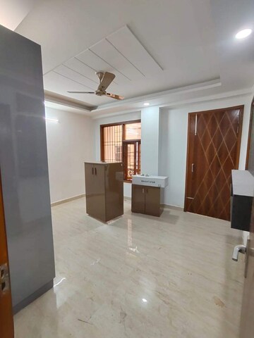 3 BHK Builder Floor For Rent in Chattarpur
