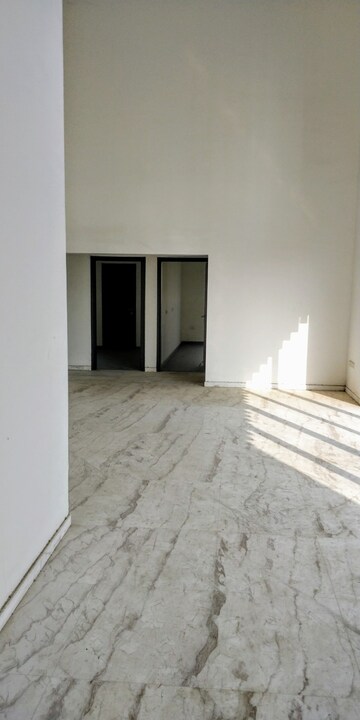 Room in 4 BHK Apartment at Tata Primanti-Executive Apartments, Sector 72 – for Sale