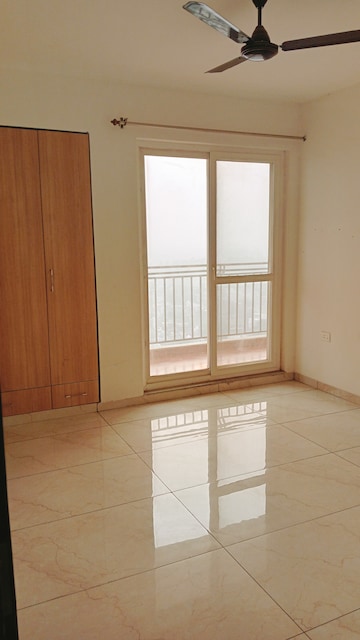 Room in 3.5 BHK Apartment at Rishita Manhattan, Gomti Nagar – for Sale