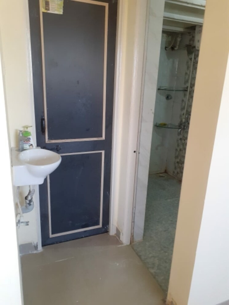 Bathroom, varanasi-society 1 Bedroom 650 Sq.Ft. Apartment In Warje Pune 7839139