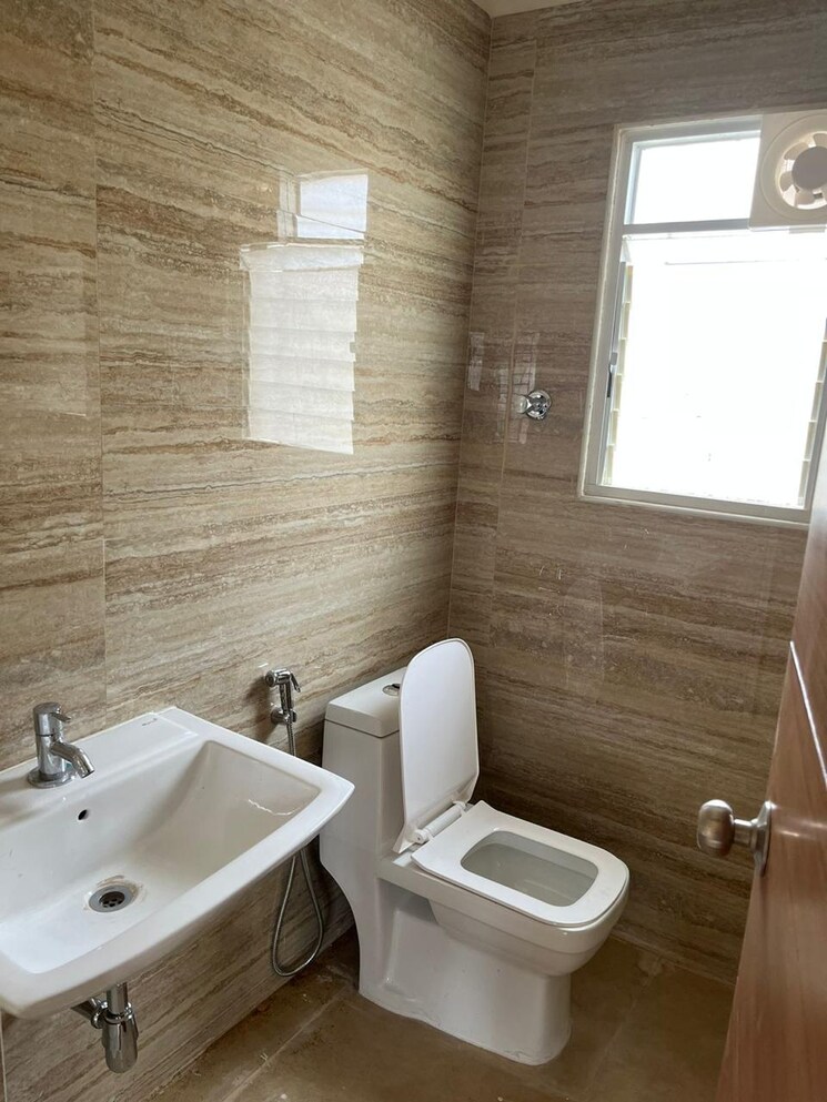 Bathroom, the-residences-jayamahal 3 Bedroom 3000 Sq.Ft. Apartment In Jayamahal Bangalore 7839212