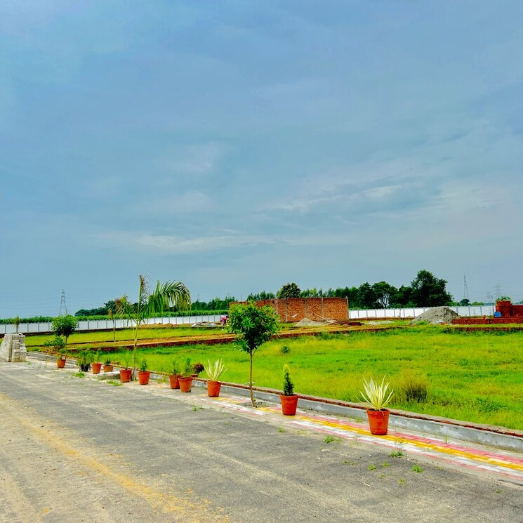 Garden, lawar np  210 Sq.Yd. Plot In Lawar np Meerut 7839294