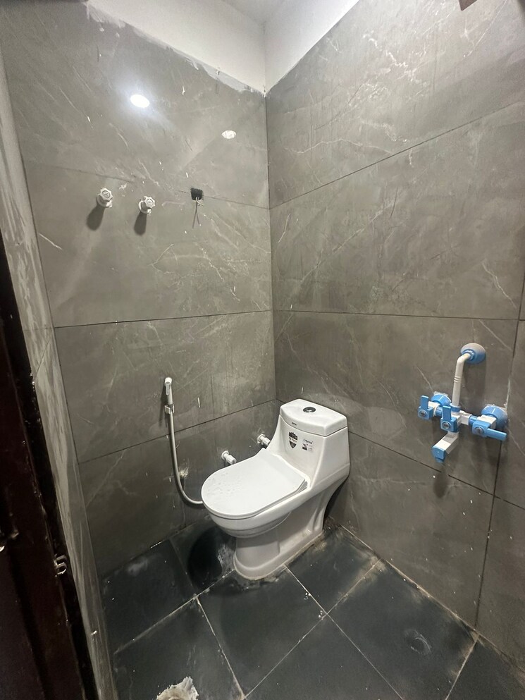 Bathroom, sector 27 Pg For Boys & Girls In Sector 27 7839518
