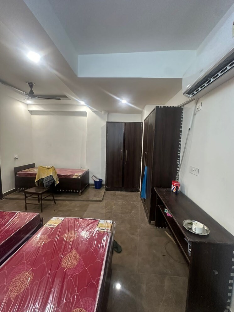 Room, sector 27 Pg For Boys & Girls In Sector 27 7839529