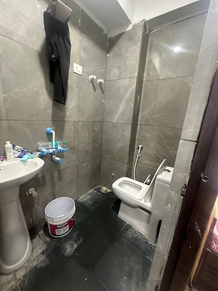 Bathroom, sector 27 Pg For Boys & Girls In Sector 27 7839529