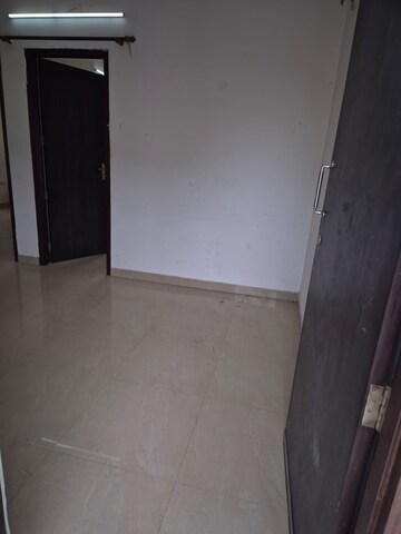 Room in 3 BHK Apartment at Vasant Kunj – for Sale