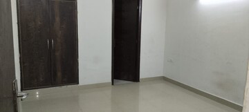 Room in 3 BHK Apartment at Amrapali Platinum, Sector 119 – for Sale