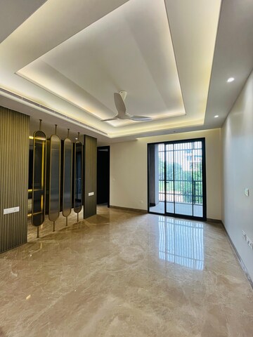 Room in 4 BHK Builder Floor at Suncity Heights, Sector 54 – for Sale