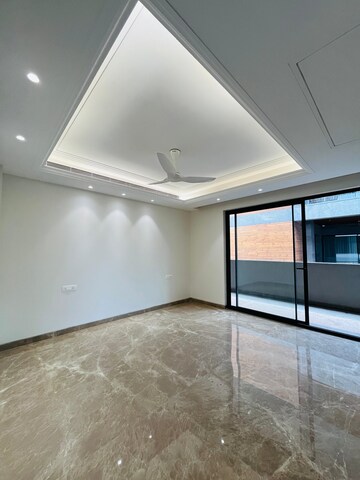 Room in 4 BHK Builder Floor at Suncity Heights, Sector 54 – for Sale