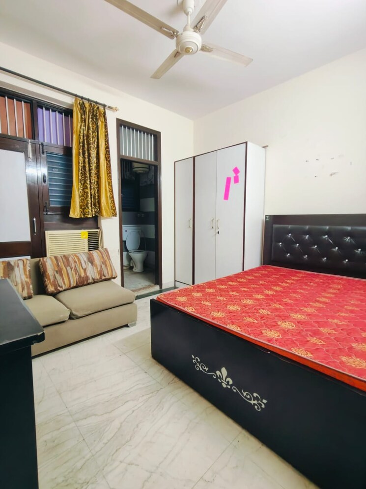 Bedroom, shiv-shakti-apartments-gurgaon 3 Bedroom 1350 Sq.Ft. Apartment In Sector 54 Gurgaon 7839691
